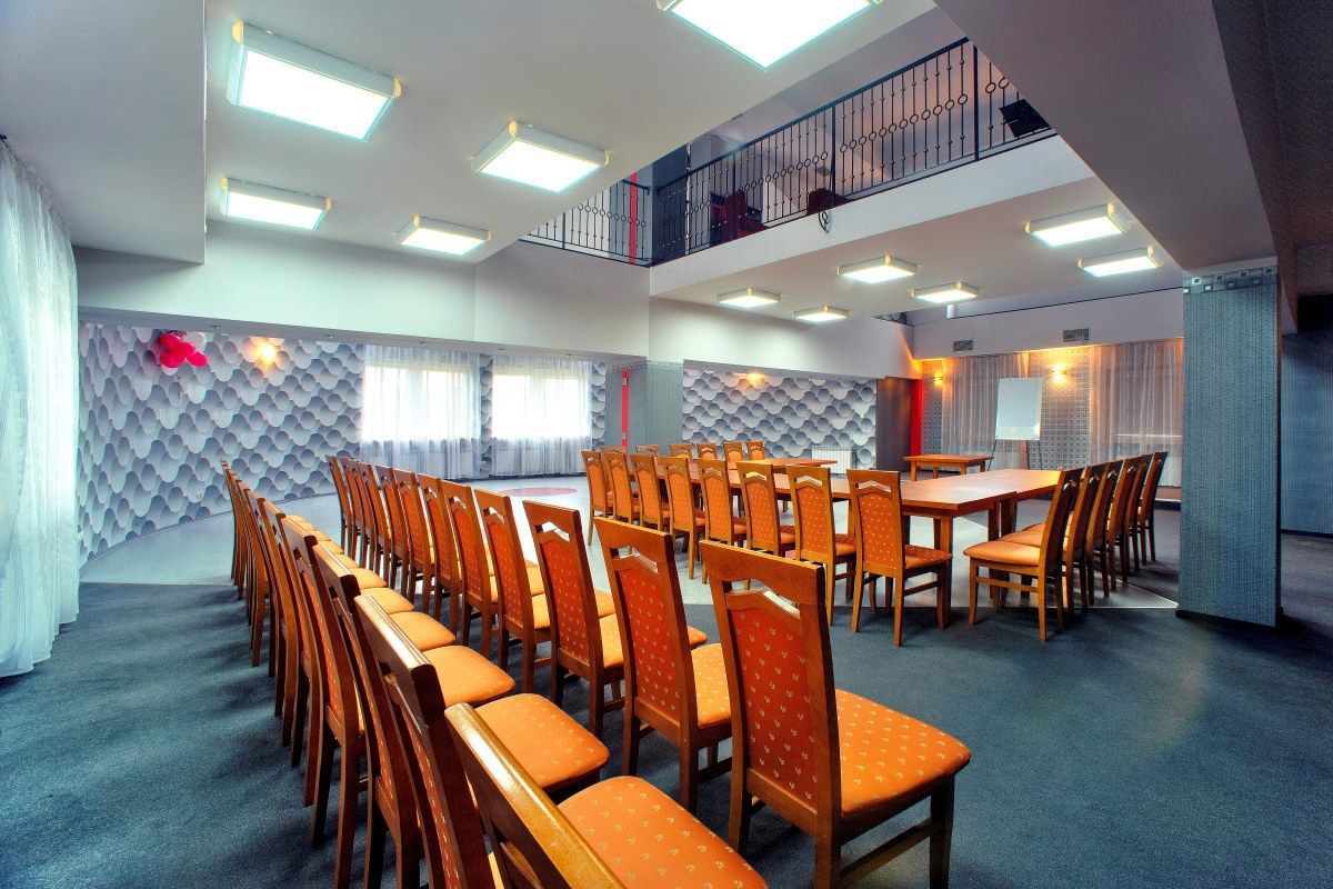 hotel ***, Hotel i Restauracja Sezam